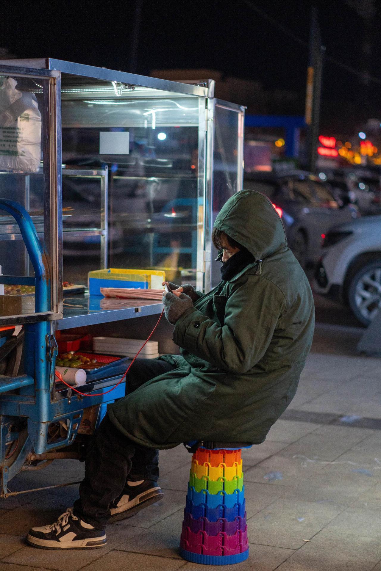 我和老公开了个小吃店，这天店里来了一个客人，吃了五块钱的东西，走时却支付了500