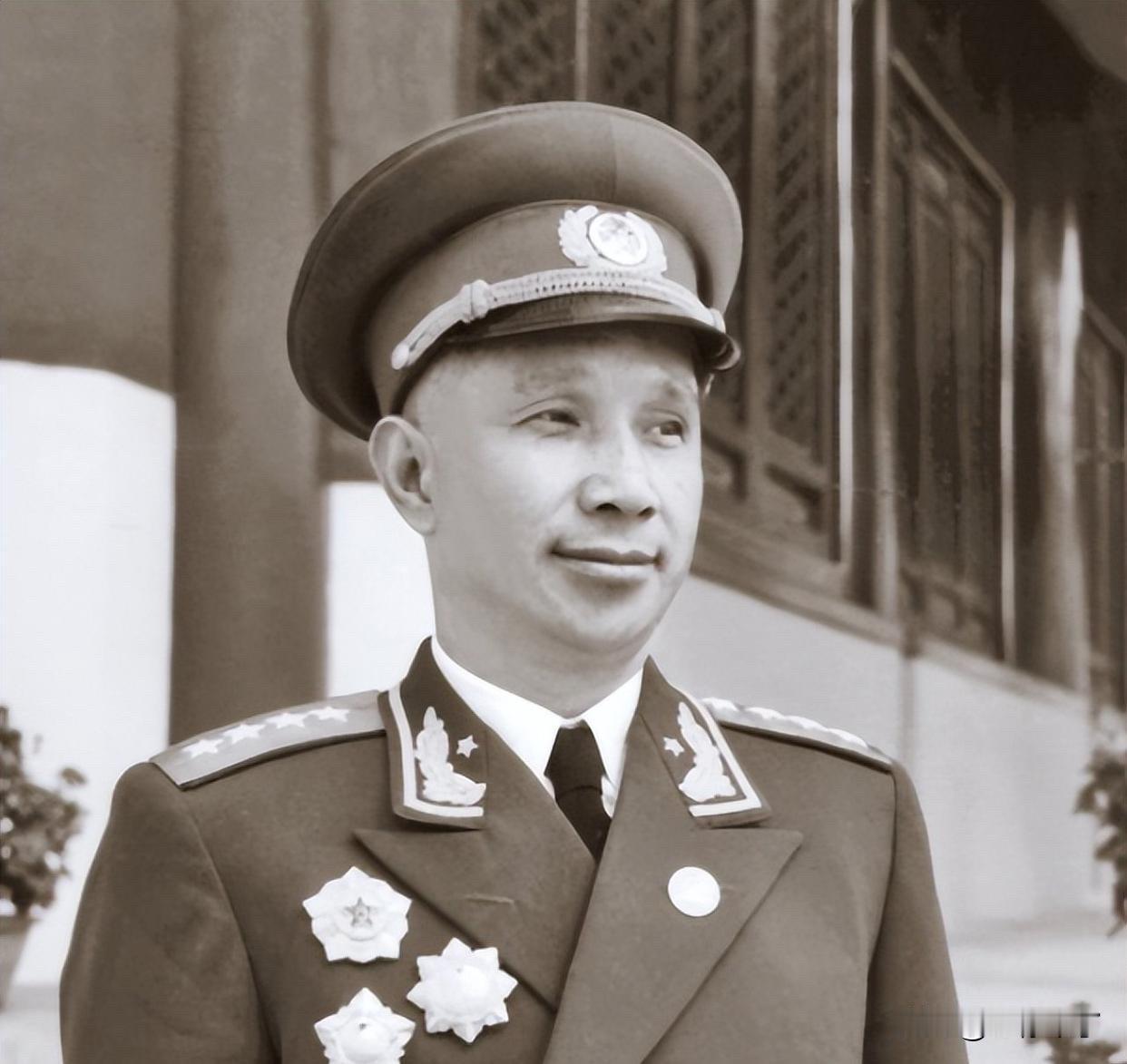 粟裕墓为什么有八个坟墓？真相令人动容！

1984年2月5日，开国第一大将粟裕在