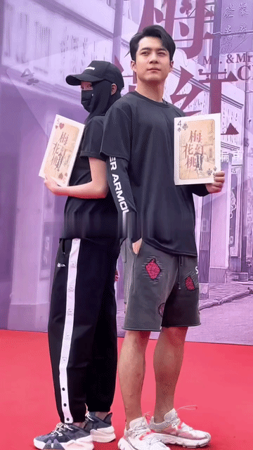 关晓彤和韩东君这真的是正儿八经1.72和1.82的身高差，一样的平跟运动鞋，都没