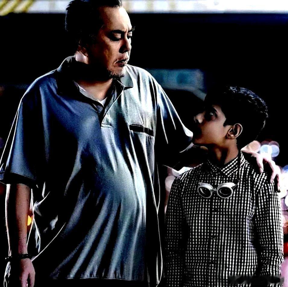 马来西亚华裔导演刘国瑞作品《白日青春》中饰演陈白日的黄秋生与饰演哈山的林诺。本名