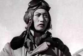 1951年，志愿军飞行员刘玉堤在返航途中，无意间发现，自己身下竟有一群黑压压的敌