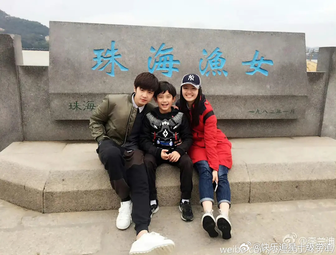 刷到了林沐然和陈哲远李兰迪的合照 可爱的三个人 