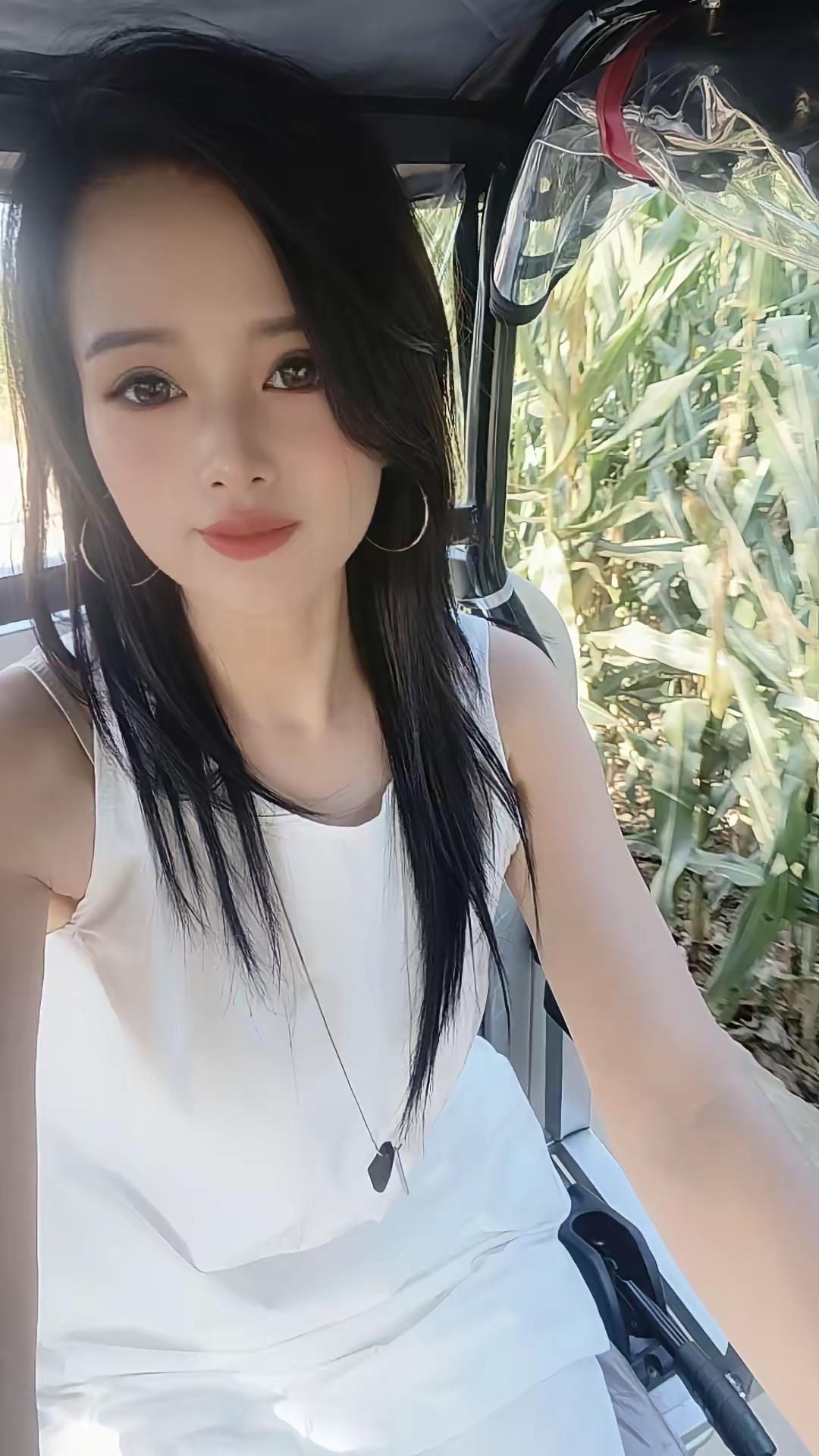 “人这辈子，最值得炫耀的，不是有多少人追你 而是有一个人，从始至终把你当唯一