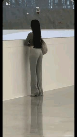 这是什么夸张的身材比例
看着身高也不算高，
但是这比例也太夸张了
37分的身材比