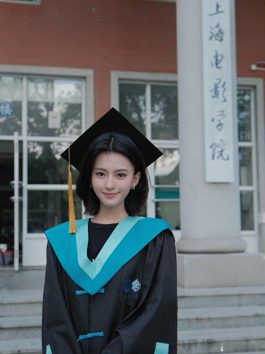合诗雨演过山花烂漫时柳细莺合诗雨演过山花烂漫时 于正鸣不平，疑似《天才女友》女二