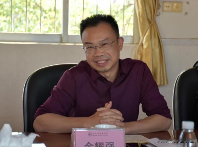 余耀强一不小心“上头条啦”！很多人或许不认识，但是教育线的差不多都认识，要是提起