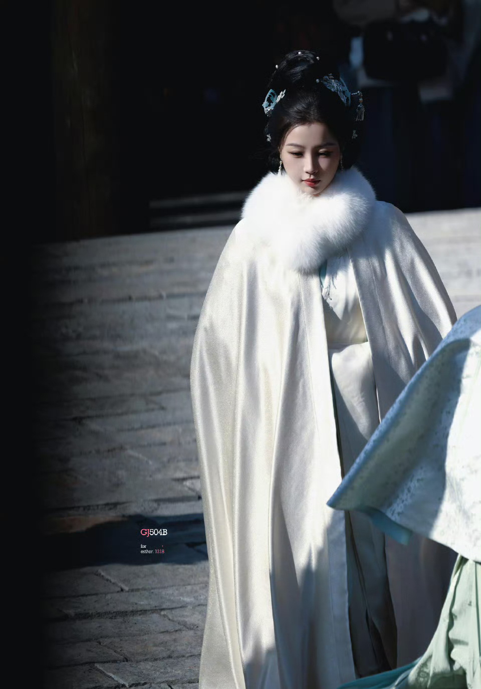 虞书欣《云初令》白色大氅路透，好温柔软糯的云初！ 
