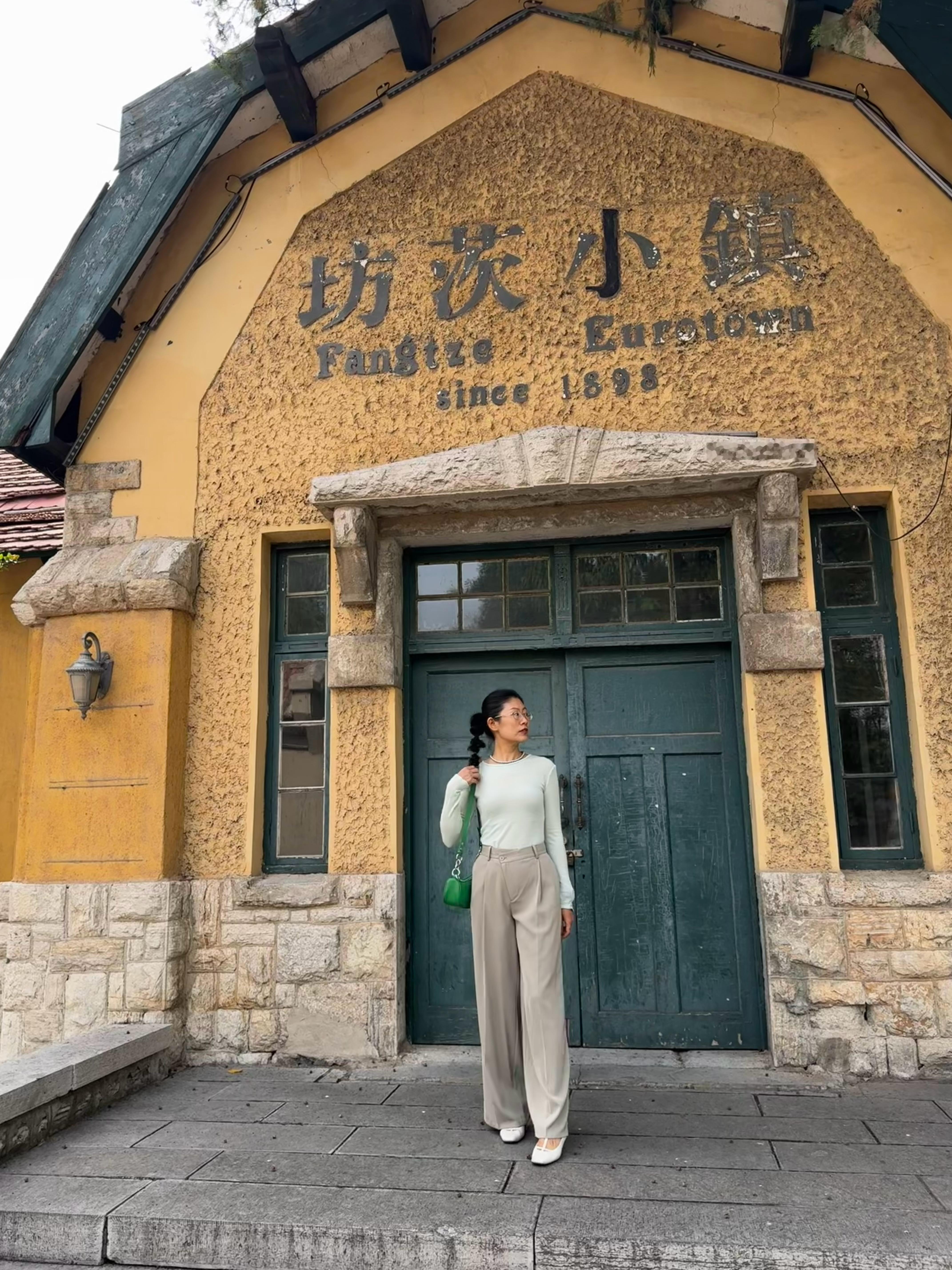 饭仔ootd今天穿什么沉浸式入秋 🚂小镇之旅白天发的“老两口骑的电蹦子”，其实