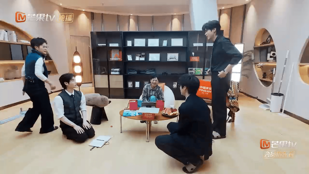 张泉灵看了多少papi酱的视频初入职场金融季真的要被张泉灵这段表演笑晕了😂演被