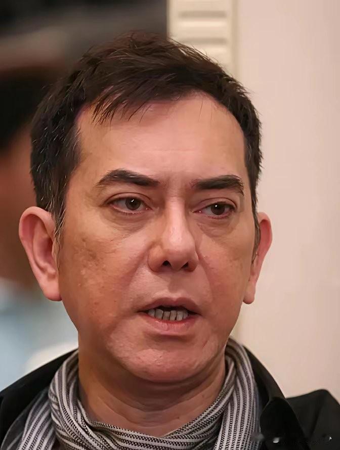 黄秋生把一手好牌打成稀烂。
​​香港口碑崩了，他跑去台湾，以为影帝光环能续命。结