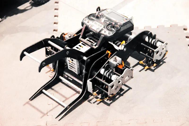 【中国机器人深海巨鲨3海外夺冠】
 
第二届未来运动会在阿联酋阿布扎比激战正酣，