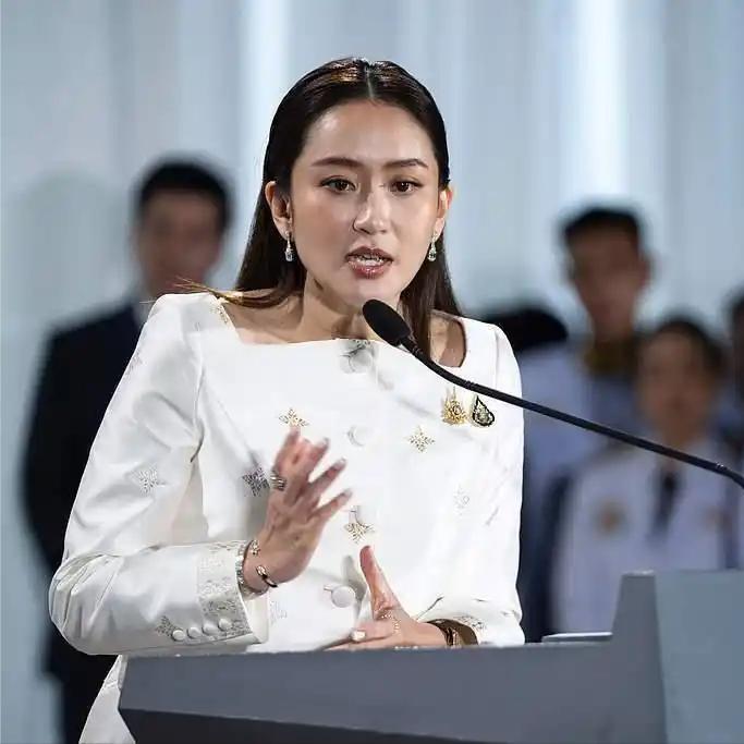 佩通坦被解职，给所有年轻人都提了个醒！那就是不管什么时候，什么场合，对同事，对亲