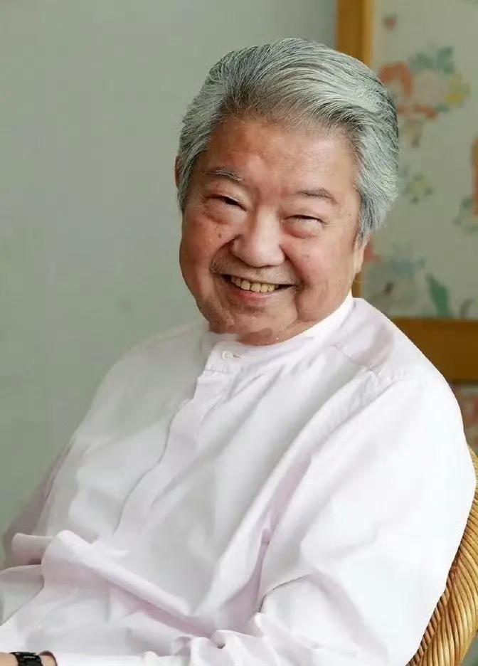 1993年，黄家驹在日本摔伤去世，蔡澜前往为他操办葬礼，记者问蔡澜：“你与黄家驹