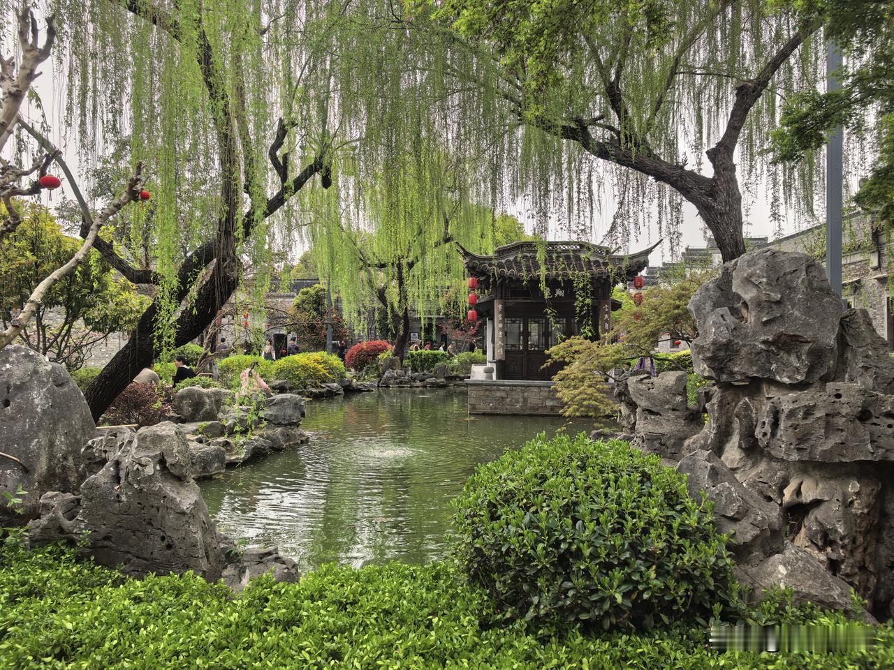 去扬州东关街，进入街南书屋，也是长乐客栈的一部分，这是一家酒店，但是公共区域是对