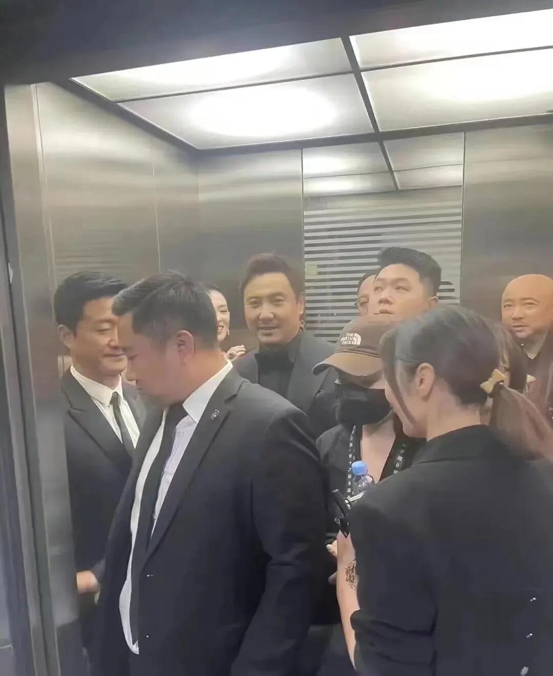这一电梯人  你们都认识哪一个？？？