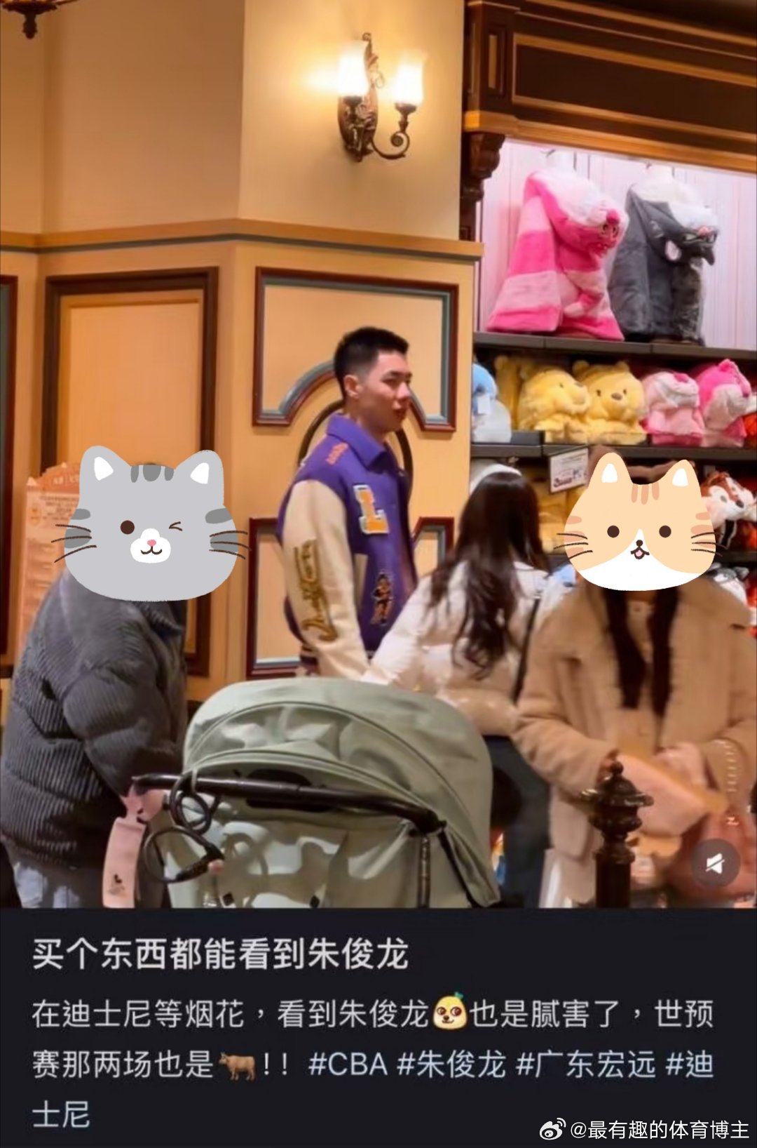 小朱被偶遇逛迪士尼了