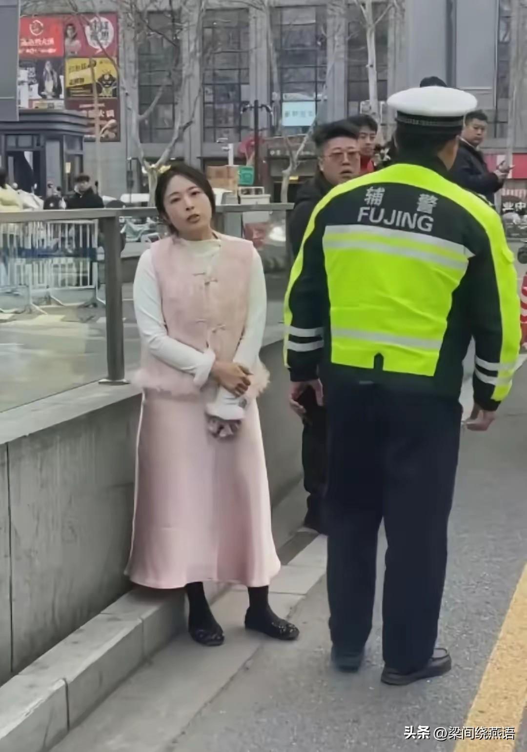 扬州男司机赔3万，全网吵翻！
很多人觉得冤：女司机加塞撒泼在先，凭啥受害者赔钱？