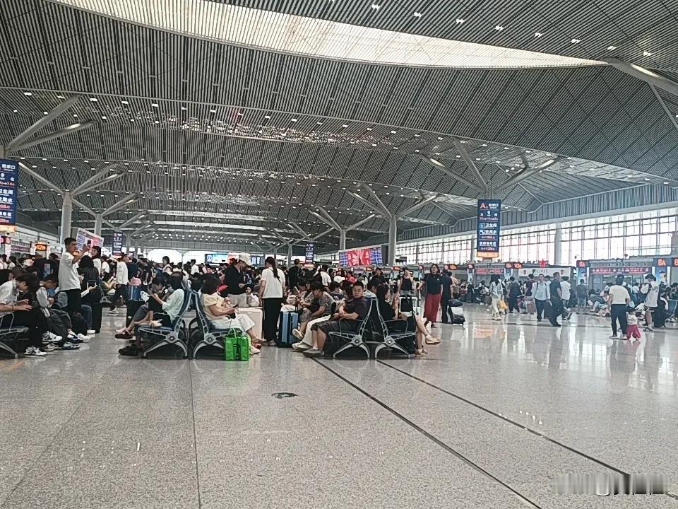 求助，求助，我弟弟现在该去检查什么？
头晕、心慌一月有余，尤其是白天睡下，睡一会
