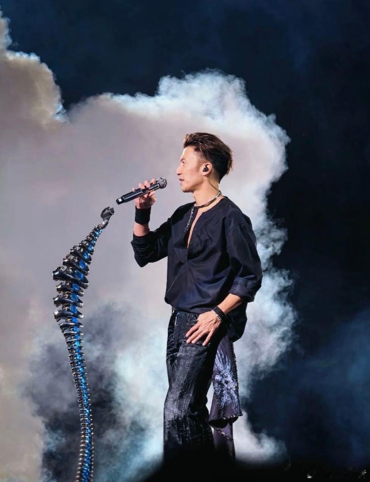 谢霆锋演唱会青岛站定档 青岛终于等到谢霆锋「进化」演唱会官宣定档~7月25日同赴