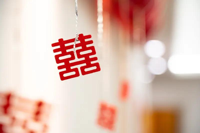 现在新人结婚邀请高中班主任当证婚人还挺常见，也很有意义。在湖南一场婚礼上，班主任