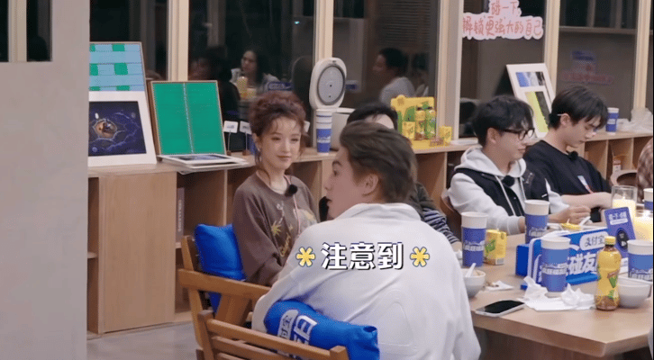 王鹤棣以自身为例劝导父女王鹤棣以自身为例劝导父女二人，成功化解了危机！这个主理人