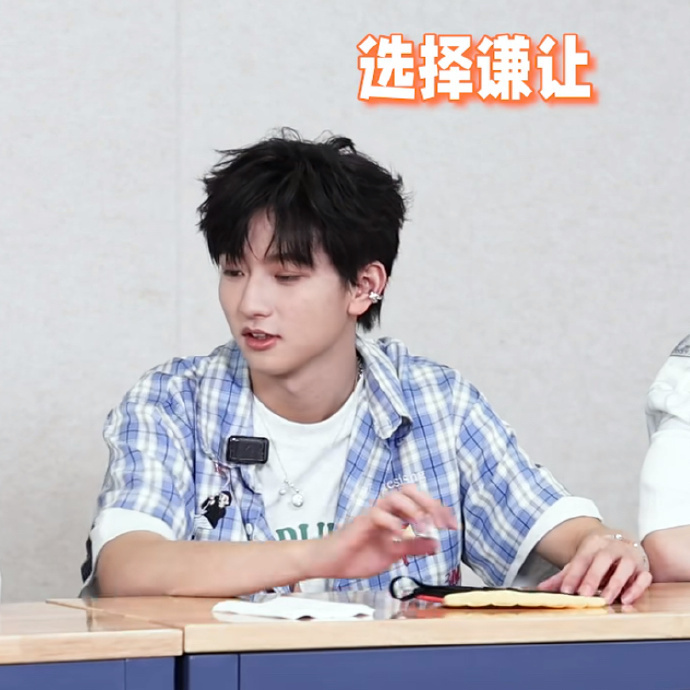 投穆祉丞戴耳钉也太帅了吧 ​​​