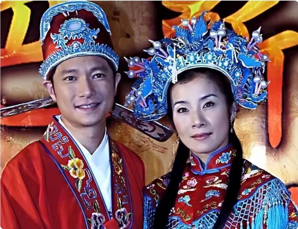 57岁岳翎近况曝光！20年前嫁加拿大华裔商人，如今婚姻生活很幸福 