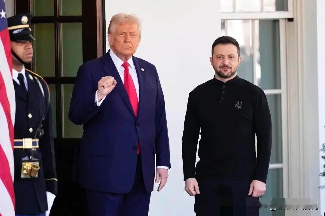 泽连斯基确实糊涂，原本只需要让出顿巴斯地区，就能得到和平。他却非要硬刚俄罗斯。当