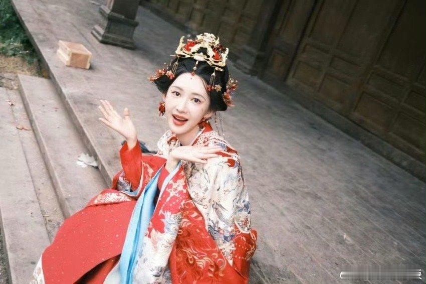 李奕臻 端阳帝姬红衣路透 哇去，李奕臻的这个红衣路透真的不要太绝了啊，对我眼睛真