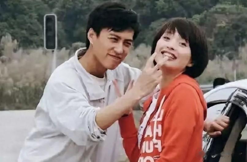 靳东是永远不会离婚的，不是因为他和老婆财产纠葛太多，而是因为他的老婆，有一个特别