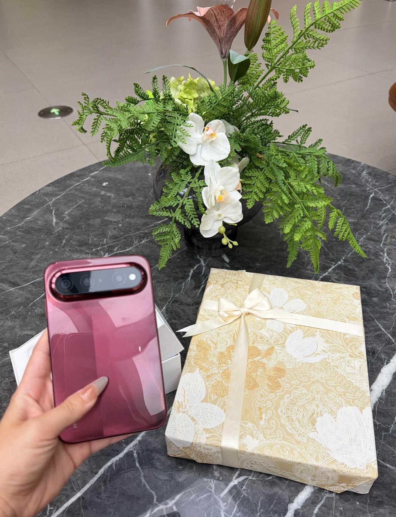 终于入手红色Pura X View啦📱
中秋来银泰逛街🛍️
一眼看中红色款华