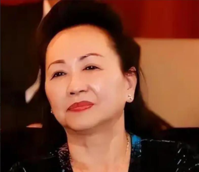法庭宣判死刑那一刻，她没有求饶，而是开出价码：愿意捐出200万亿买自己一条命，说