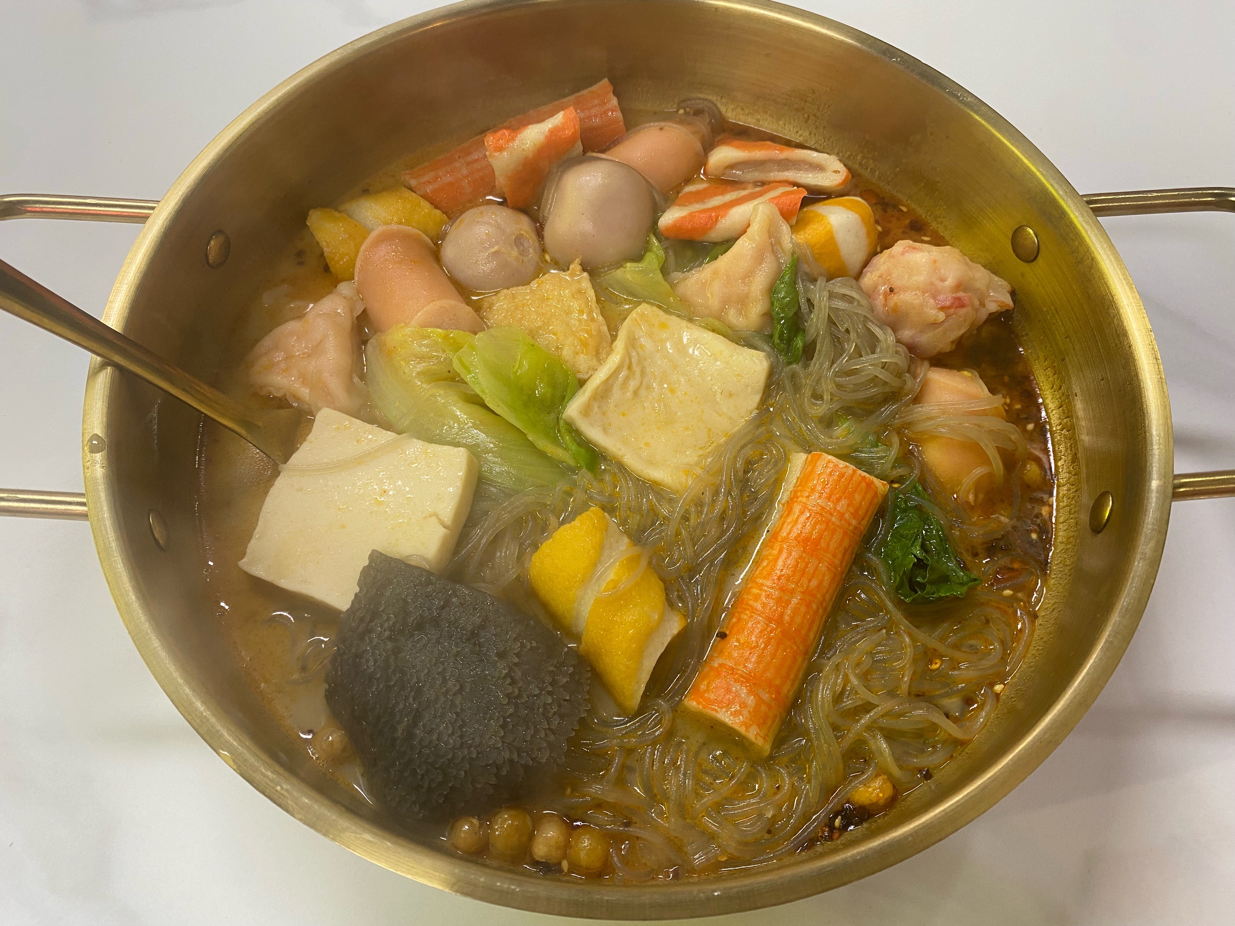 晚上好，今天吃的麻辣烫，24一份，再贵点就赶上李玉请简隋英吃的那份了