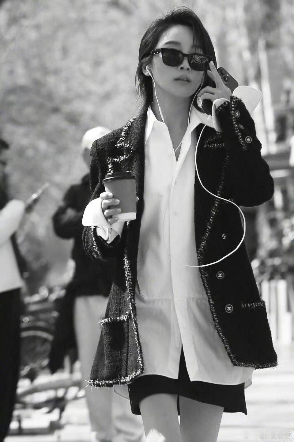 张慧雯谢楠改三次航班还偶遇张慧雯谢楠改三次航班还偶遇  改三次航班都能偶遇！谢楠