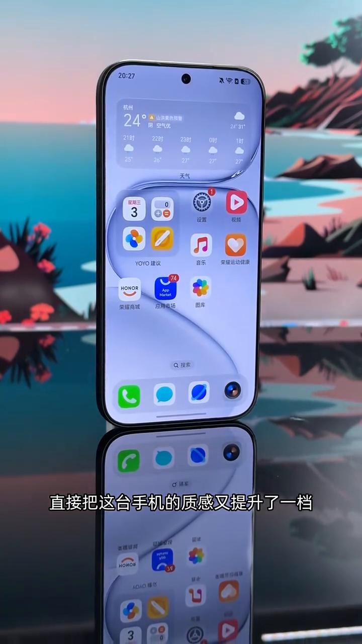 这是全新的荣耀600超级版，它横向的影像Deco，包括整体的冷雕玻璃背面辨识度还