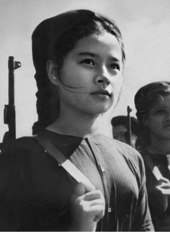 “空孕催乳剂，没人扛得住。”1961年，美国对越战争中，美军俘获了一名越南女兵，