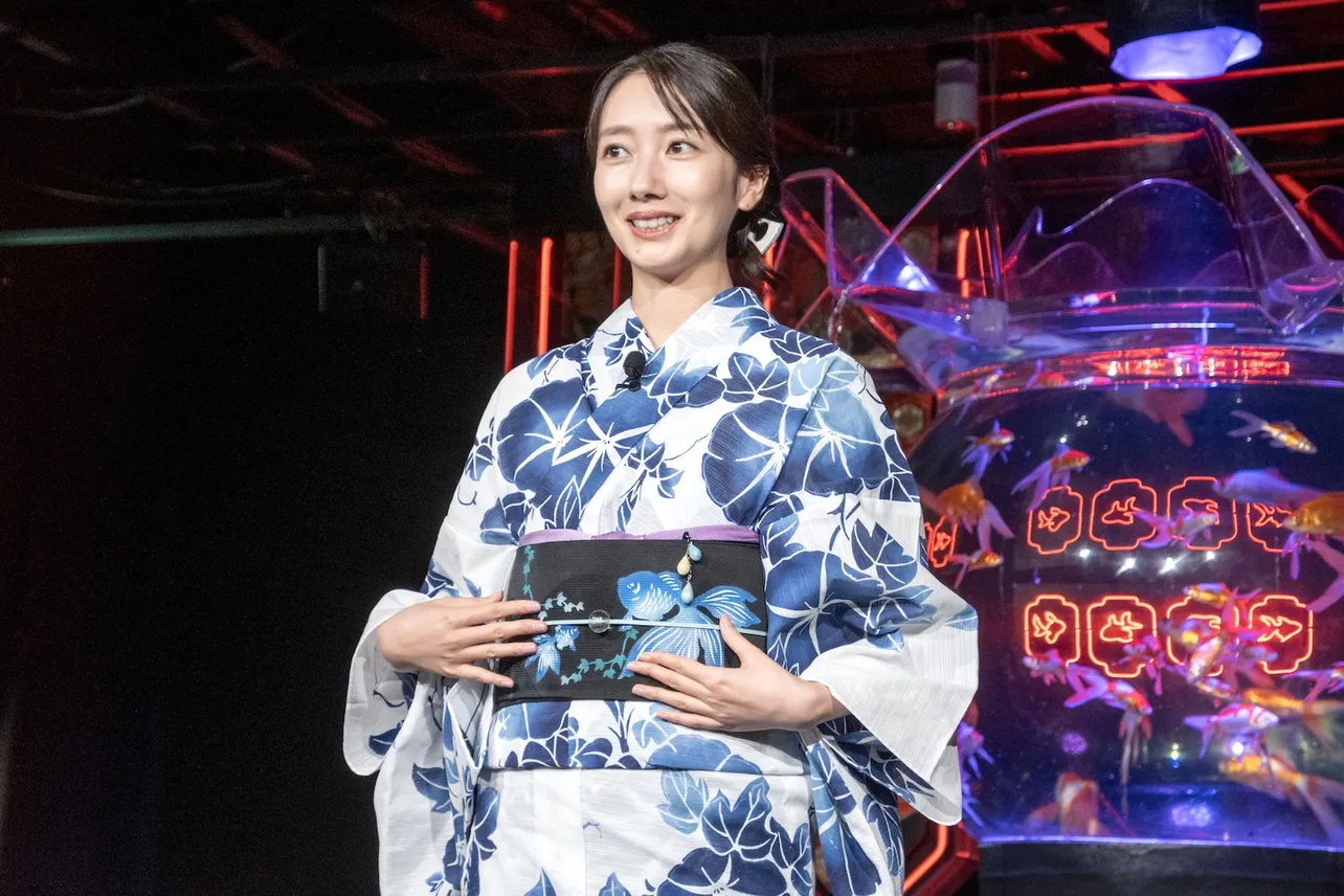 日娱新闻波瑠 波瑠于6月25日在东京都内举行的特别企划「夏日艺术水族馆2026—