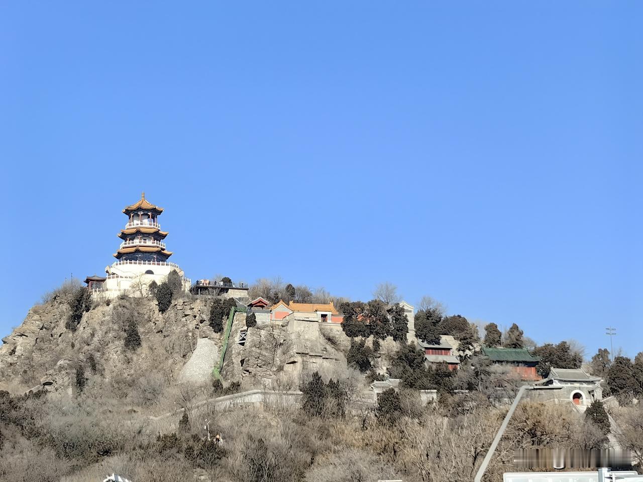 1月3日来首钢园游玩，现在的首钢园越来越好，功碑阁下的古建筑群也都陆续开放了，来