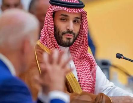 沙特正式向美军开放法赫德空军基地！很多人以为利雅得只是想找个保镖保命。错了！真相