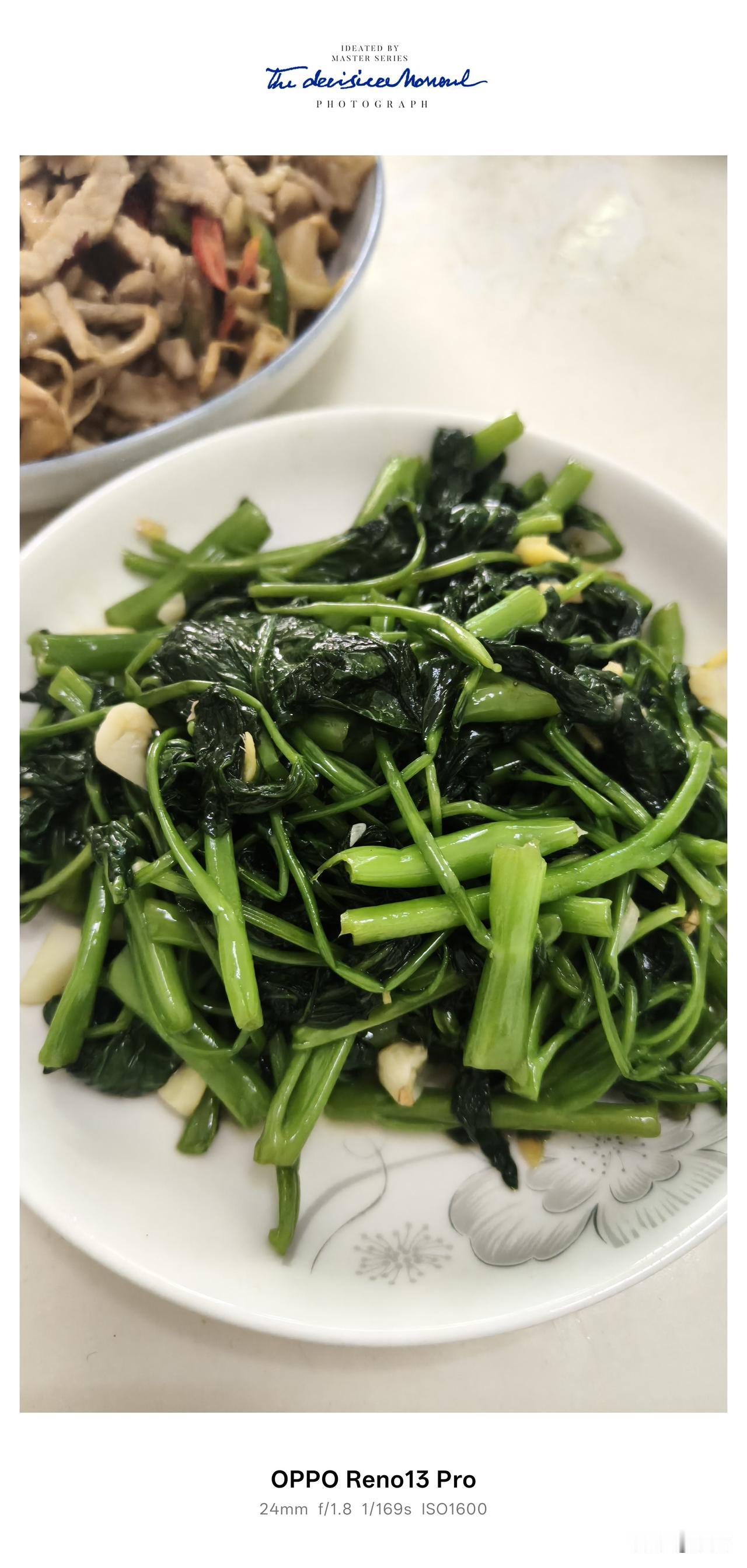 盛夏酷暑天，胃口总是恹恹的，大鱼大肉看着都提不起兴致，唯独一盘清炒藤藤菜，是我家
