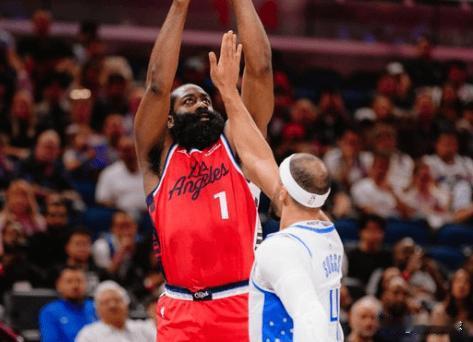 哈登三节31分，快船三连败一胜难求！

快船对阵魔术的比赛第四节初段就落后26分