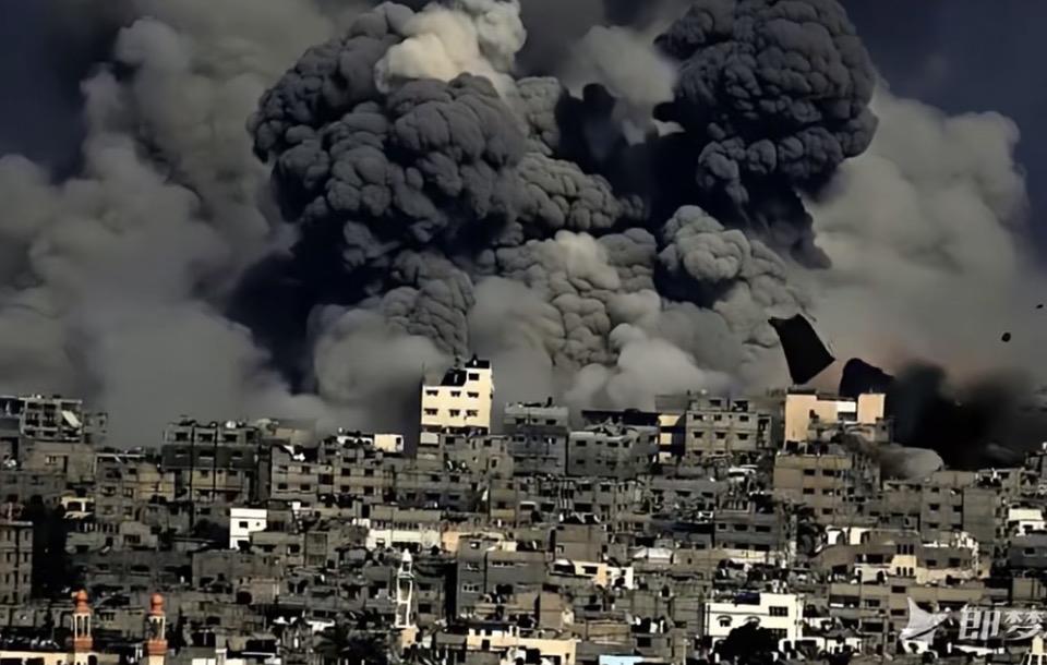 战火纷飞，硝烟弥漫，城市在战火中破碎。