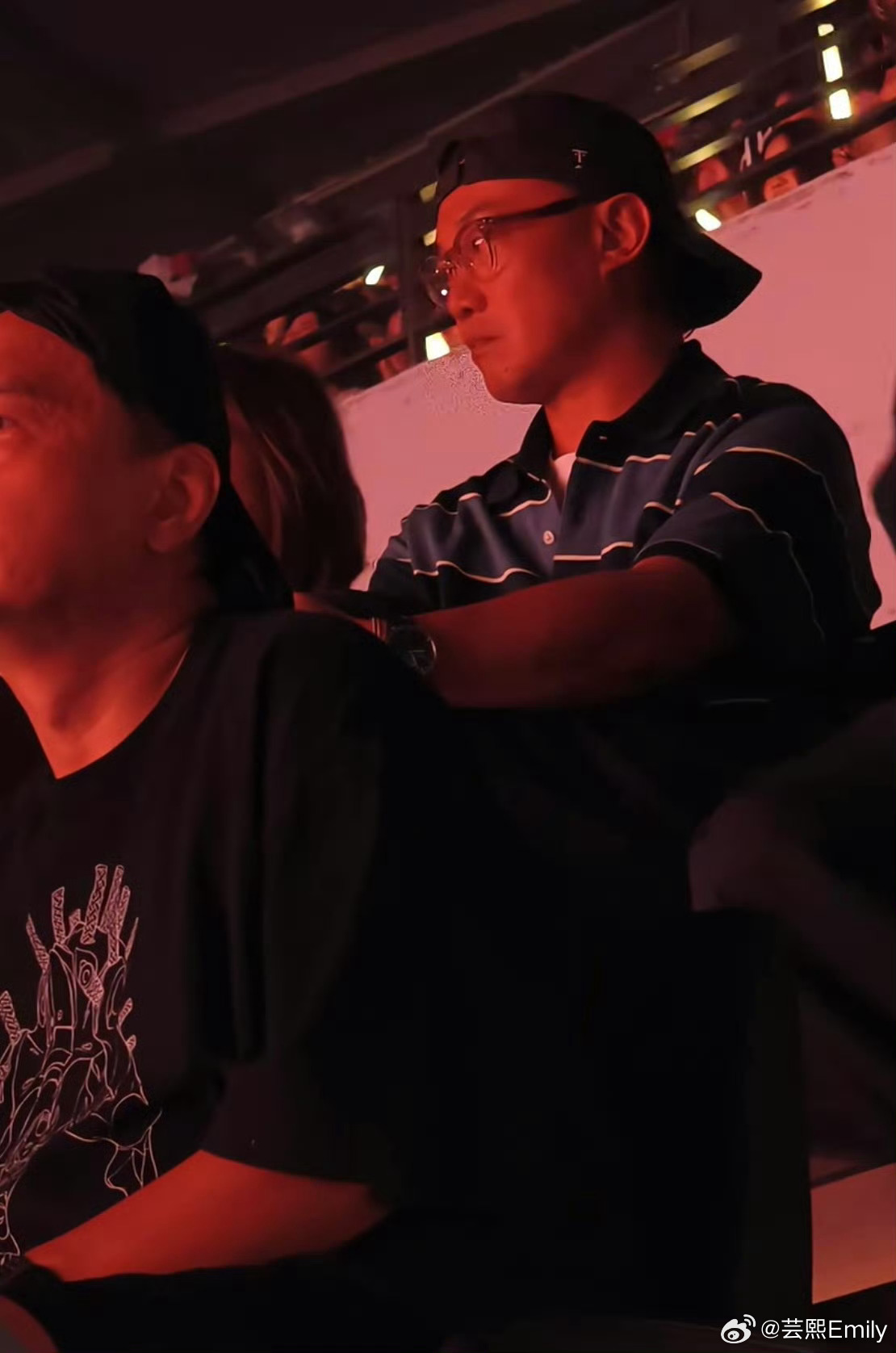 陈奕迅 路一直都在原唱笑不活了！陈奕迅本人坐在单依纯演唱会现场，直接坐进全网最大