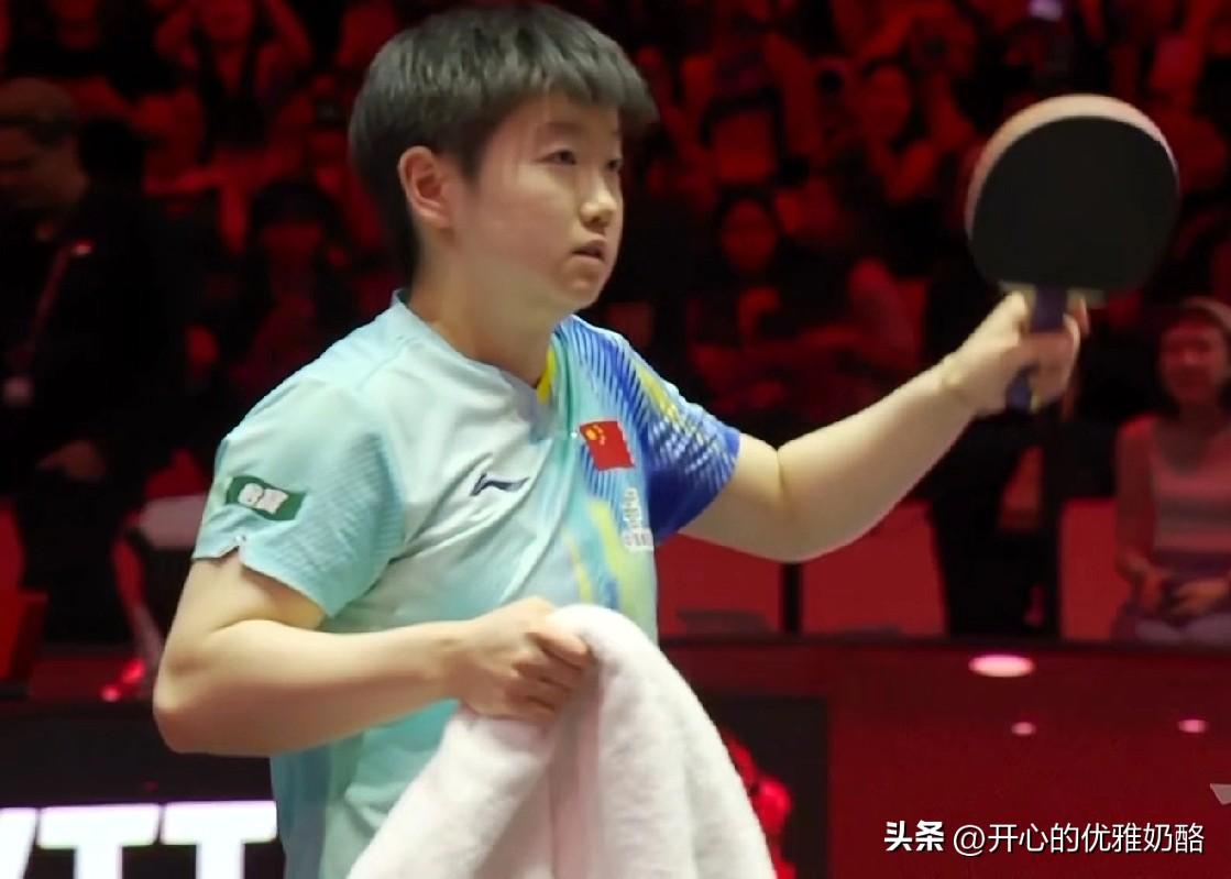 莎莎女单夺冠，现场粉丝太给力。
莎莎每得一分，现场的粉丝都激动大喊，莎莎赢了也是