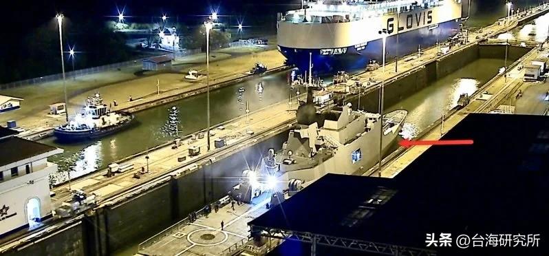 台湾的舰队到达美洲

清明节，台湾的敦睦舰队到了巴拿马运河
下图是昨天晚上通过时