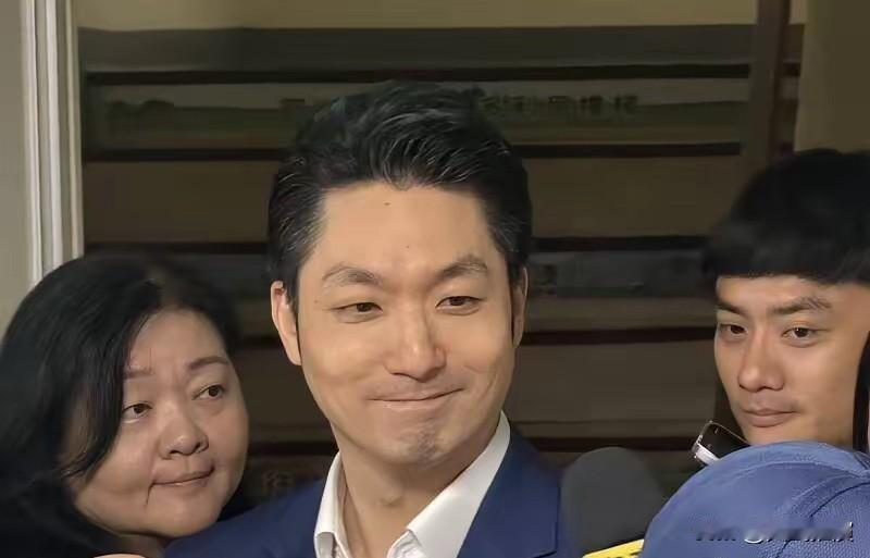 军购案之乱 蒋万安表态了

国民党内部因为军购的事情吵得厉害，一直不吭声的蒋万安