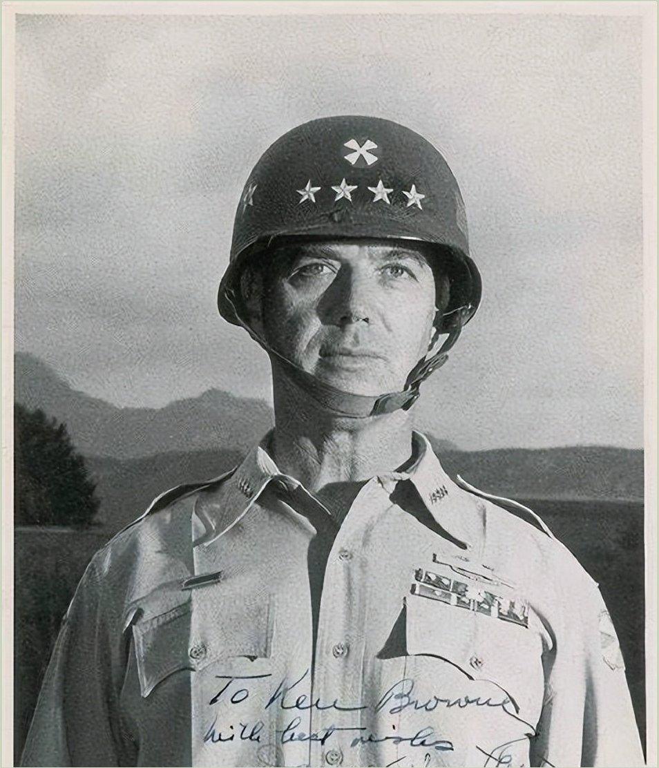1952年，美军总司令范弗里特独子被志愿军高炮击落，尸骨无存，两年后，这位美军上