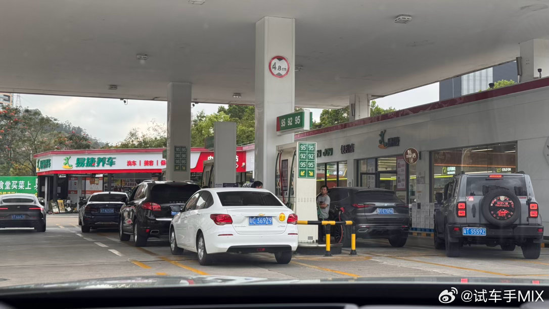 出发泰国前，我还专门把全部车都加满油了…无论油车还是插混，我都在油价低位补满趁低