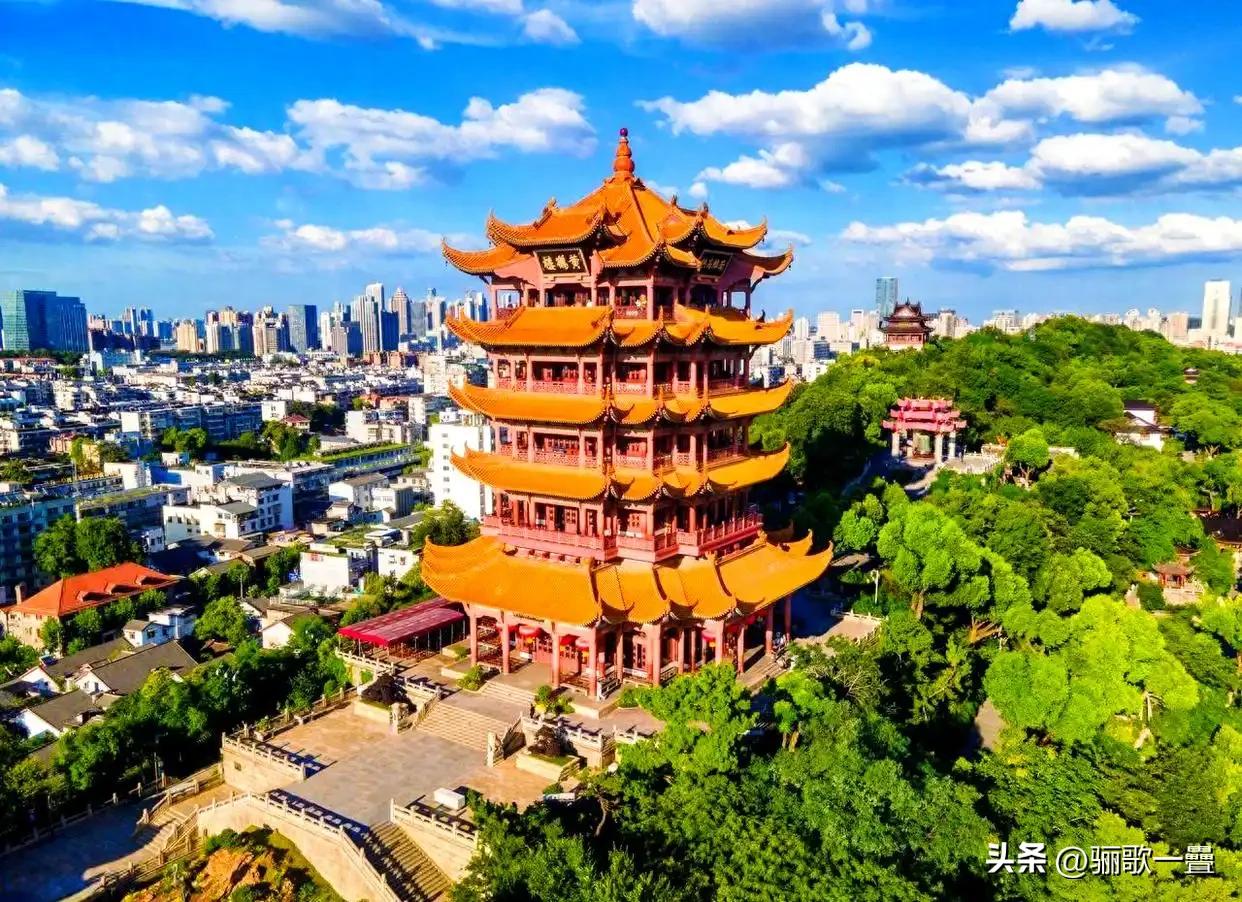 武汉两日：一场潦草奔赴，终究玩了个寂寞
 
早就向往江城武汉，向往龟蛇对峙的雄浑
