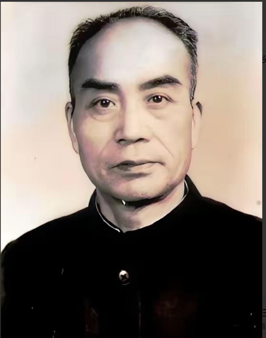 1949年。一位起义师长，撂下一句话。枪，可以交。城，可以让。但让他带兵打"自己